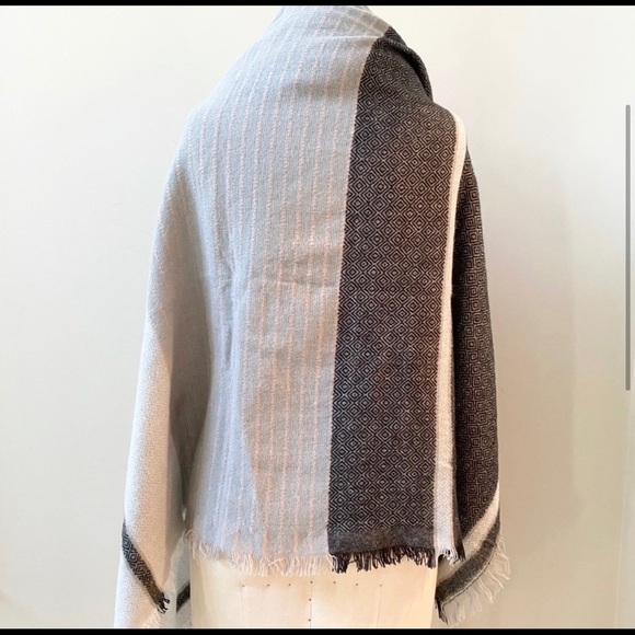LeLuxe 52” Square Wrap/ Scarf - Picture 3 of 7